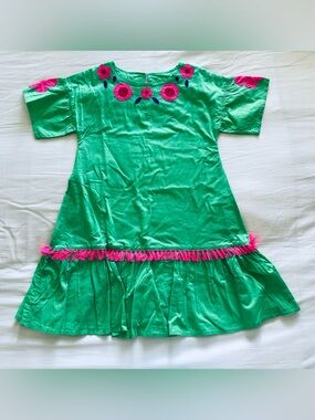 Mini Boden, Green Dress with Pink Floral Embroidery. New! 🌸